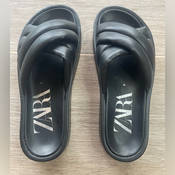 Zara slides - Picture 6 of 6
